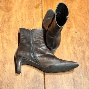 Stuart Weitzman Brown Pointed-Toe Leather Ankle Boots with Side Zip